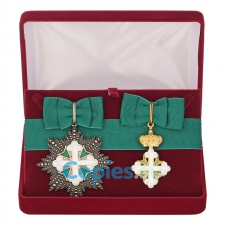 Знак и звезда ордена святого Маврикия и Лазаря в подарочном футляре. Муляжи