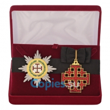 Знак и звезда ордена Гроба Господня в подарочном футляре. Муляжи
