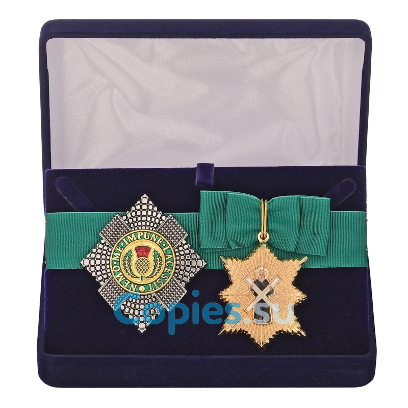 Знак и звезда ордена Чертополоха в подарочном футляре. Муляжи